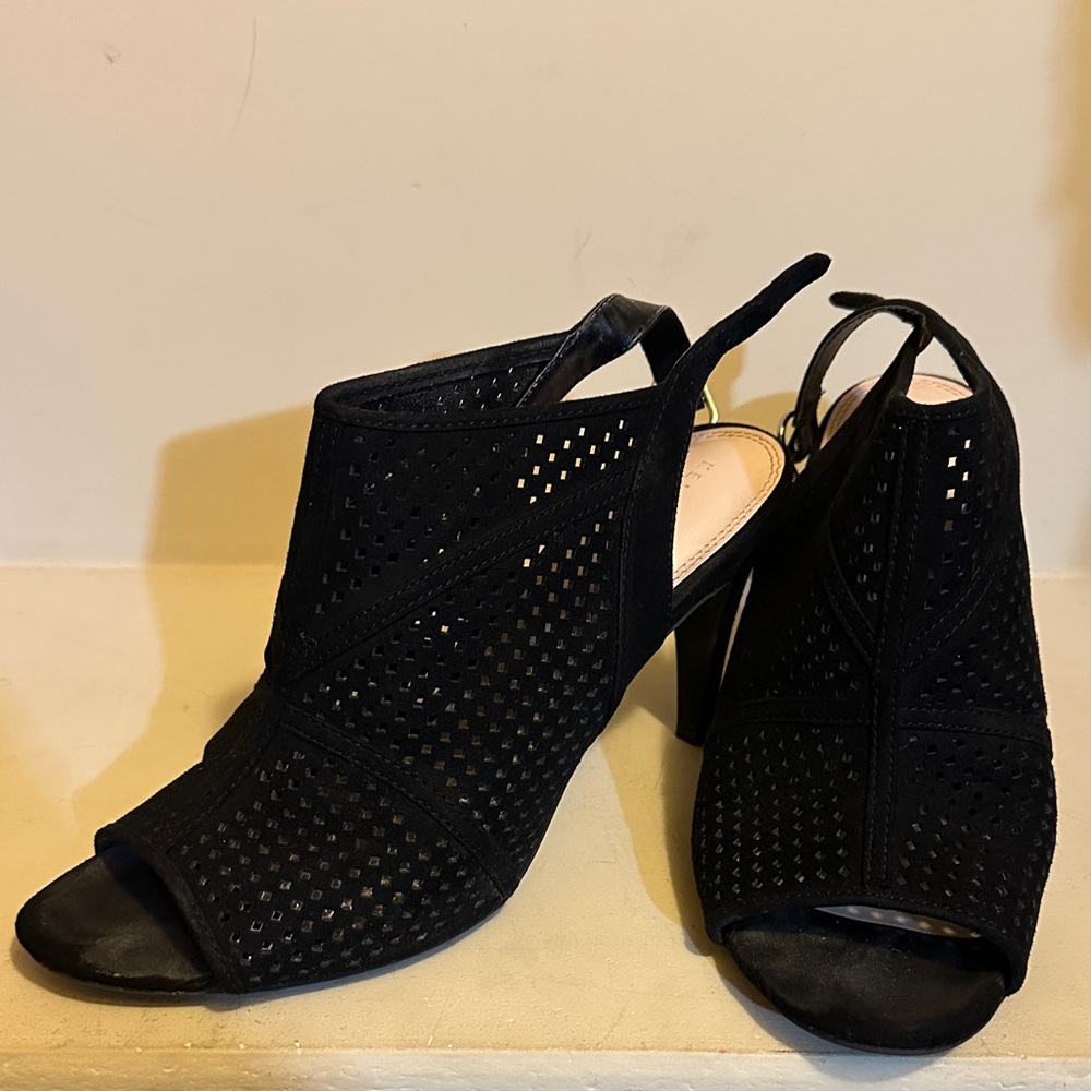 Kelly & Katie Black Peep-Toe Slingback Heels